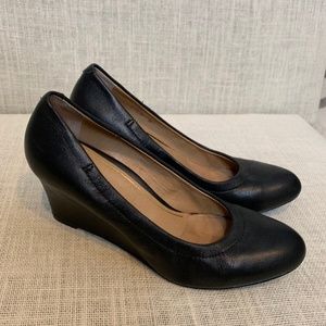 Vionic Black LUX CAMDEN WEDGE PUMP